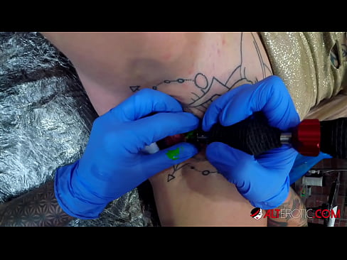 ❤️ Ārkārtīgi tetovēta hottie Sully Savage ieguva tetovējumu uz viņas klitora ❤ Kvalitatīvs porno pie mums lv.ru-pp.ru ❌❤